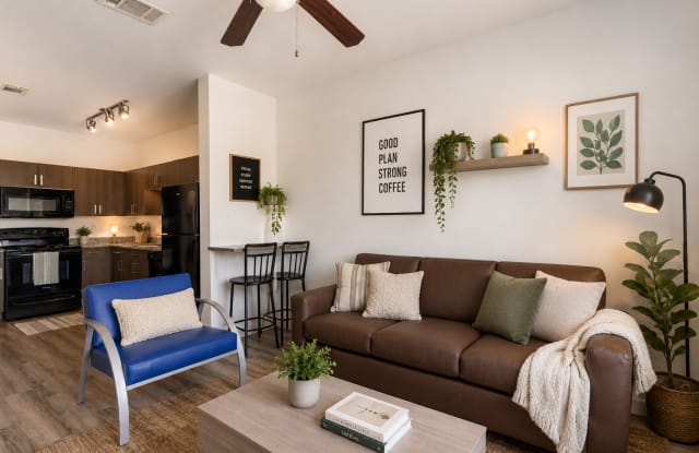 Hawks Landing Apartments - Co-Living Gallery 4