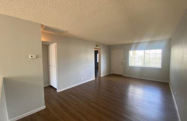 2 Bedroom 2 Bathroom Town Home Gallery 4