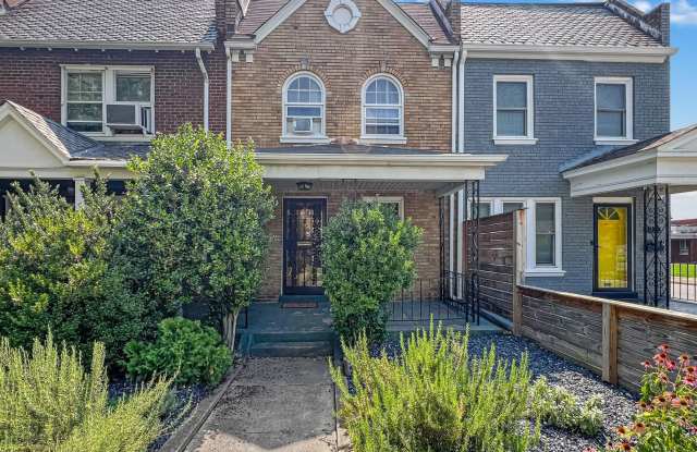 Classic Richmond Row House Steps from Byrd Park! - 1221 South Meadow Street, Richmond, VA 23220
