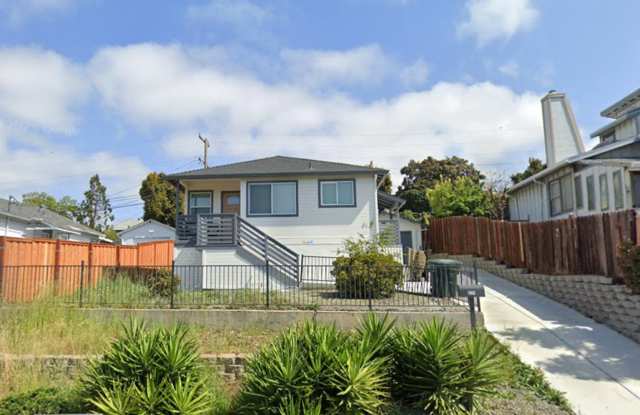 Charming 2 Bed, 1 Bath Single Family Home Gallery 1