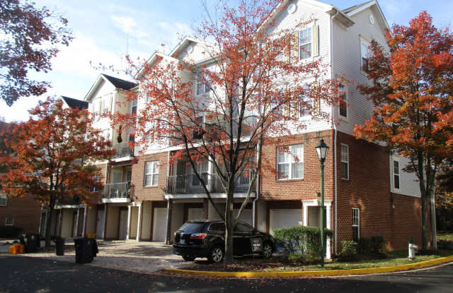 Beautiful 2 bedroom EOG townhouse in Bowie! - 1612 Monarch Birch Way, Lake Arbor, MD 20721