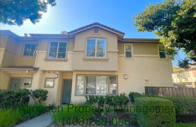 Newly Remodeled Corner Townhome in Great Location! Central A/C & Pets Negotiable! Gallery 1