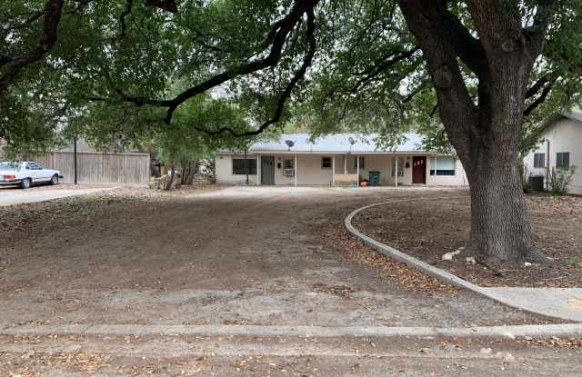 102 Park Ave - 102 Park Avenue, Del Rio, TX 78840