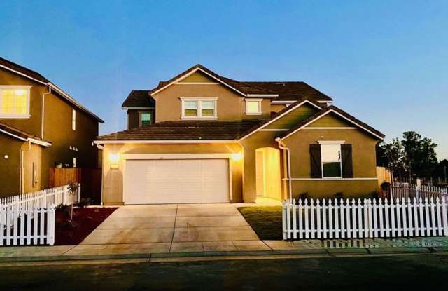 Beautiful Two Story Home in the Olivewood Community w/Solar! - 6651 East Berkeley Avenue, Fresno, CA 93727