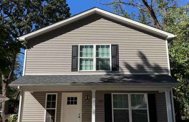 Spacious five bedroom, two bathroom home steps from WKU photos photos