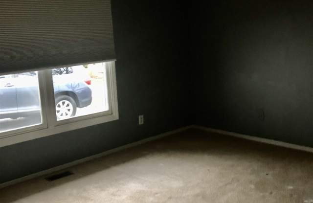 3911 S Laurel Court Gallery 4