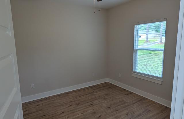 699 Pinewood Dr Gallery 3