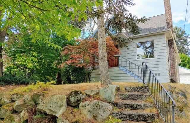 5111 Latona Ave NE - 5111 Latona Avenue Northeast, Seattle, WA 98105