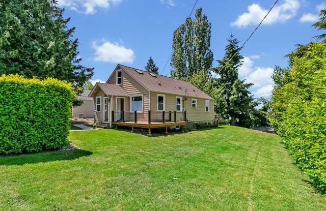 Spacious 4 Bedroom Home in Seattle - 10633 21st Avenue Southwest, White Center, WA 98146