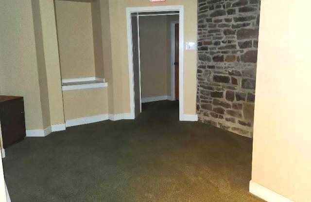 122 N YORK Road Gallery 4