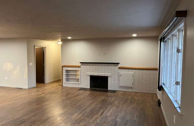 4 Bedroom in Southeast Springfield Gallery 3