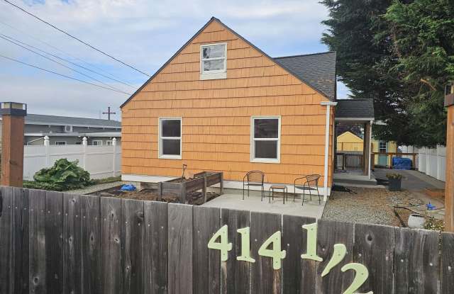 414 1/2 E 6th St photos photos