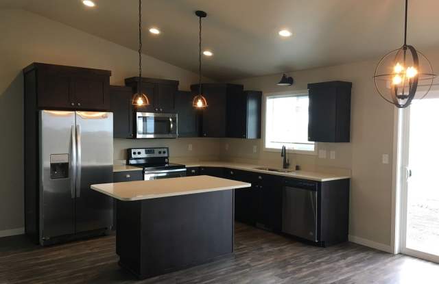 Horizon Shores 4 bedroom/3 bathroom Bi-Level House photos photos