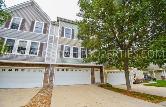 2 bedroom 2.5 bath Townhome in Urbandale! photos photos
