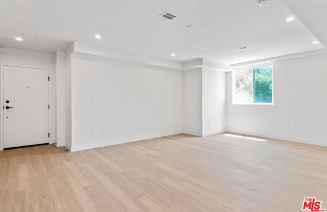 132 Rosemont Ave Gallery 3