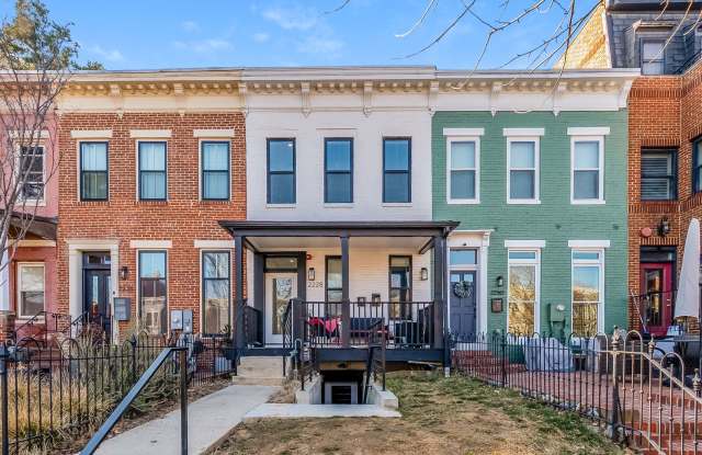 Luxury 2‑Level 3BR/2.5BA Penthouse | Two Private Decks | Chef’s Kitchen photos photos