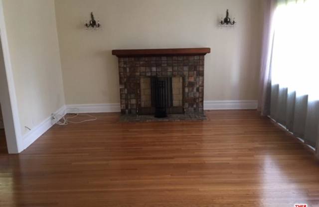 1747 North KENMORE Avenue Gallery 3