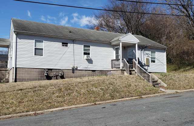 1017 E Bragg St photos photos