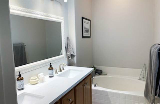 260 Lockford Gallery 4