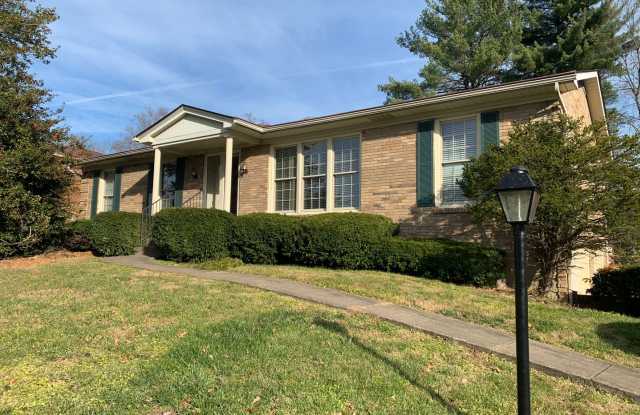 Spacious Three Bedroom/Three Bath Ranch in Jeffersontown photos photos