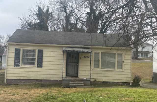 Knoxville 37915 - 2 bedroom 2 bath - call Howard Grower 865-705-0969 photos photos