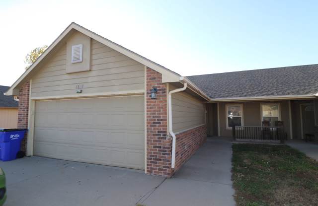 Spacious duplex for rent! photos photos