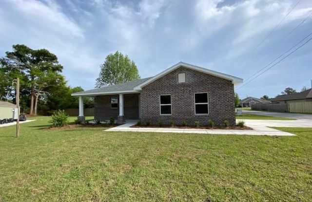 3 Bedroom Brick Home with Modern Finishes! photos photos