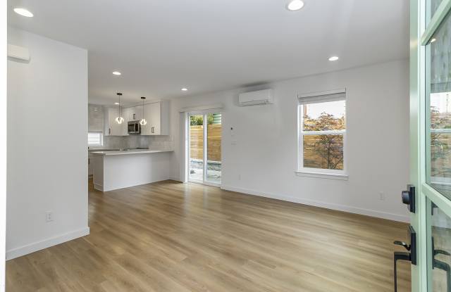 11517 5th Avenue Northeast - B Gallery 2
