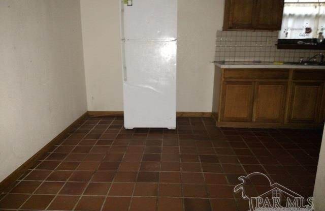 7390 Esther St - Gallery 3