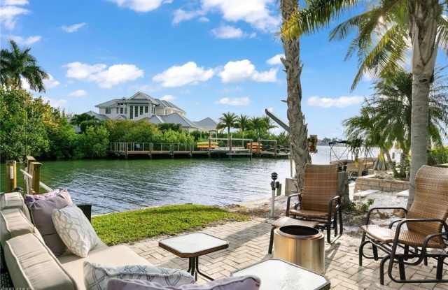 1360 Chesapeake Ave photos photos