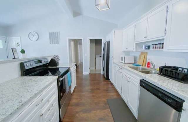 12005 Greenleaf Drive Southeast Gallery 2
