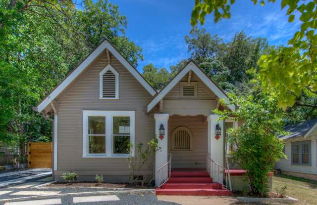 UT PRE-LEASE: 3 BR / 2 BA Completely Remodel - North Campus - Big Backyard photos photos