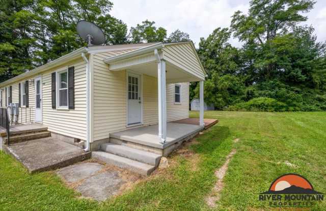 Convenient Blacksburg Duplex Close to VT Gallery 3