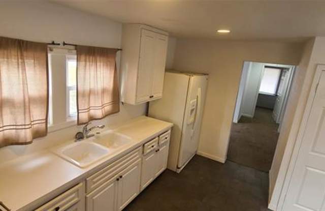 12794 SARSFIELD Avenue Gallery 4
