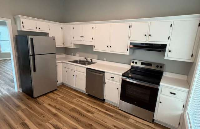 Remodeled! Walkable! 2 bedroom/1 bath Gallery 3