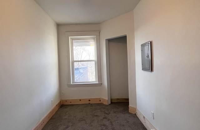 3325 Gratiot Avenue - R Gallery 3