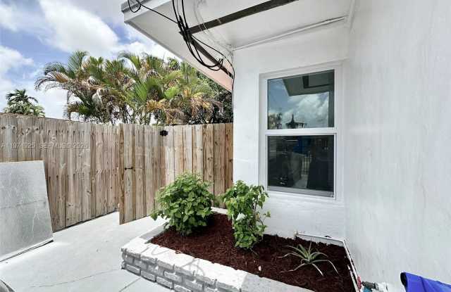 3461 NW 6th St photos photos