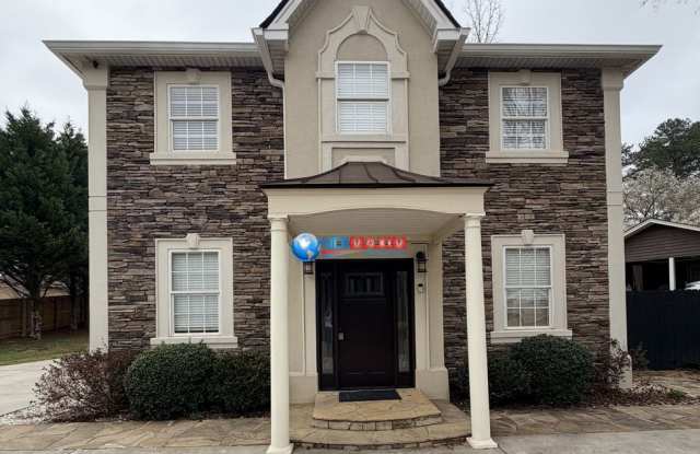 Nice 2-story house in the City of BUFORD schools + separate in-law suite photos photos