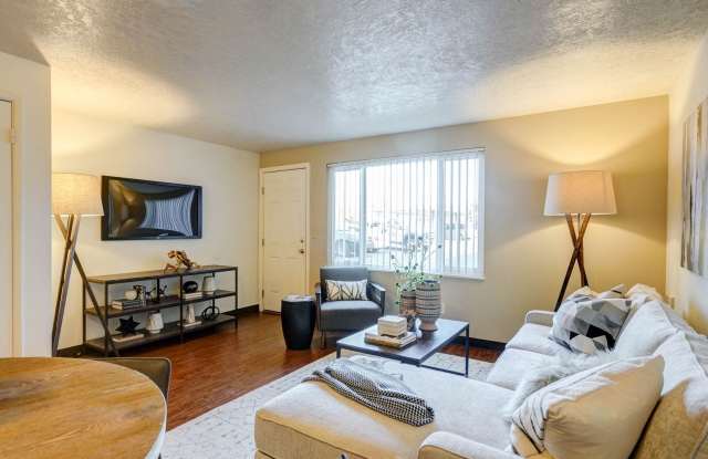 Spacious and immaculate townhomes! Free Water/Sewer/Garbage/Parking! Gallery 3