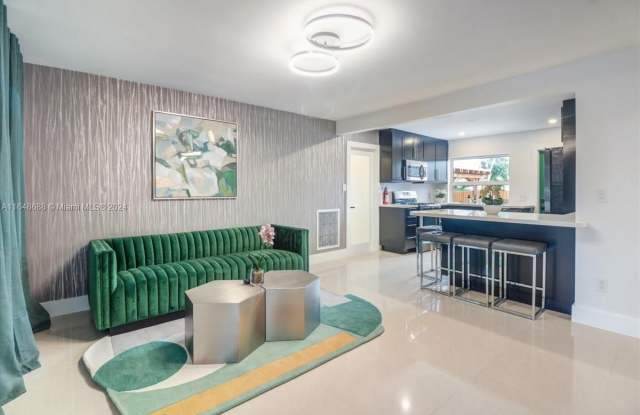 2215 Cleveland St - 2215 Cleveland Street, Hollywood, FL 33020