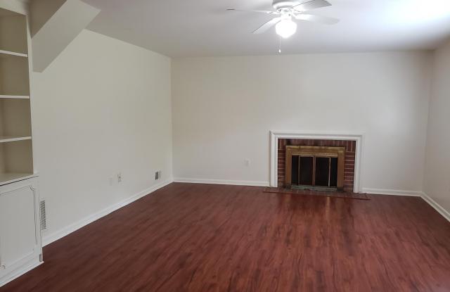 6916 CHURCHILL Road Gallery 3