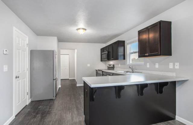 Take advantage of this exclusive offer and enjoy a reduced security deposit of just $1,000. Applicants must move into the home within 5 days of available date to qualify. Gallery 4