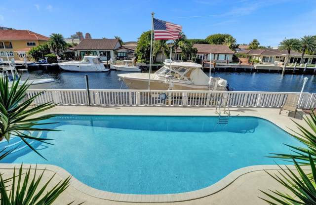 2866 NE 30th Street unit: 3 photos photos