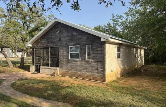 Charming 1 Bed, 1 Bath Cottage Near the Interstate Gallery 4