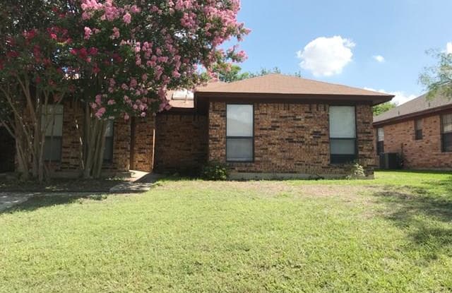 311 Dogwood Drive - 311 Dogwood Dr, Grapevine, TX 76051