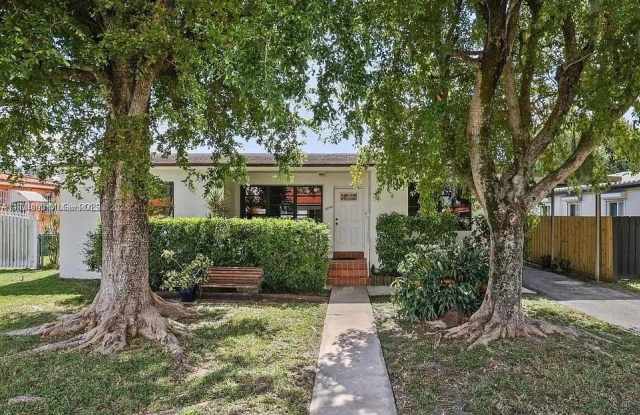 3040 SW 11th St photos photos