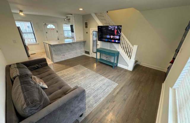 422 East Ave - 422 East Avenue, La Grange, IL 60525
