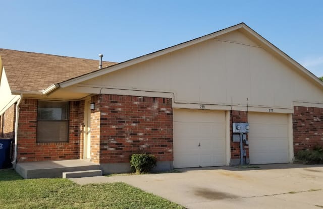 219 Barrett Place - 219 Barrett Place, Edmond, OK 73003