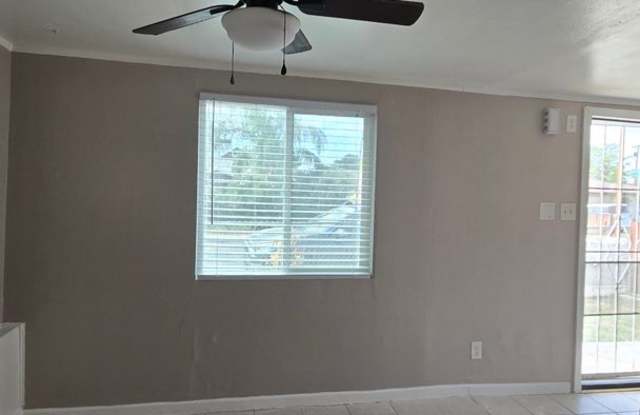 216 1/2 E. Warren Ave. - House Gallery 4