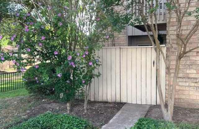 Arbor Village Condominium / Beautiful Update Unit / Refrigerator, Washer  Dryer included photos photos